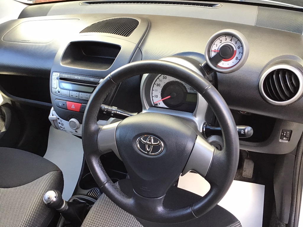Toyota Aygo 1.0 VVT-i Active Plus 5DR 2013 (63)