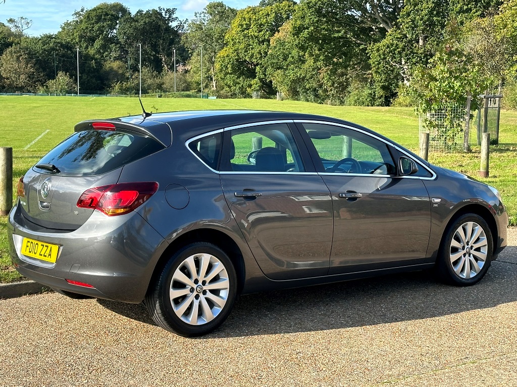 Vauxhall Astra 1.6 SE Automatic 5DR 2010 (10)