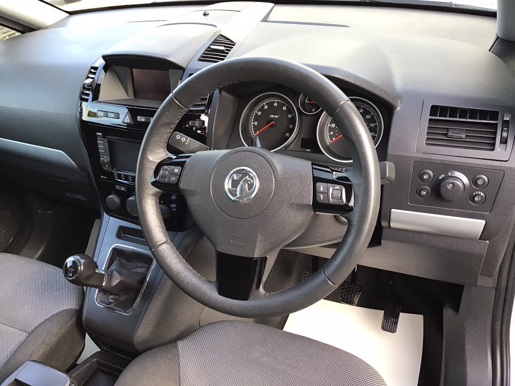 Vauxhall Zafira 1.8i 16V Design MPV 2012 (62)