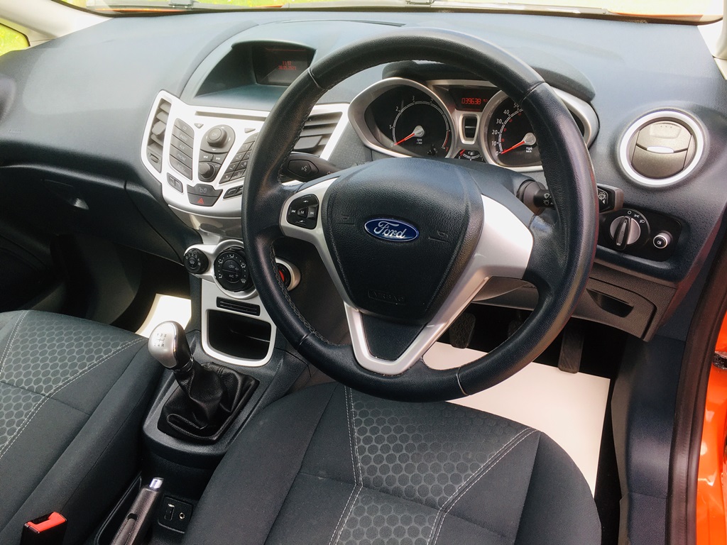 Ford Fiesta 1.0T EcoBoost Zetec 5DR 2015 (65)