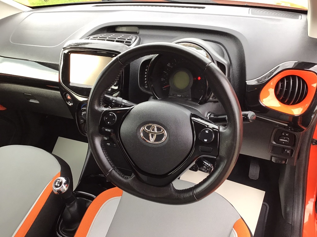 Toyota Aygo 1.0 VVT-i x-cite 5DR 2015 (15)