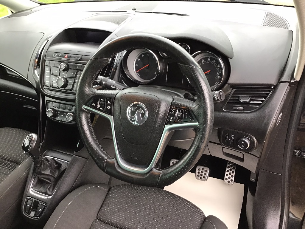 Vauxhall Zafira Tourer 1.4i Turbo SRi MPV 2015 (15)